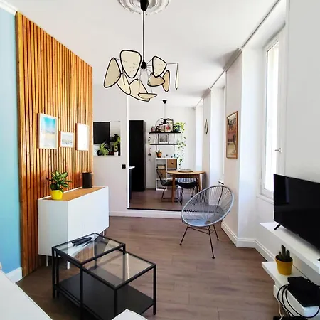 Bright 45m Near The Jardin Public